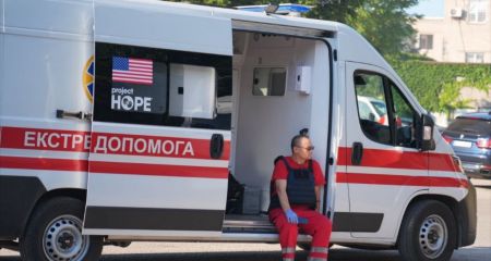 Ранил обломок от КАБа: в Запорожье полицейские спасли 16-летнюю девушку
