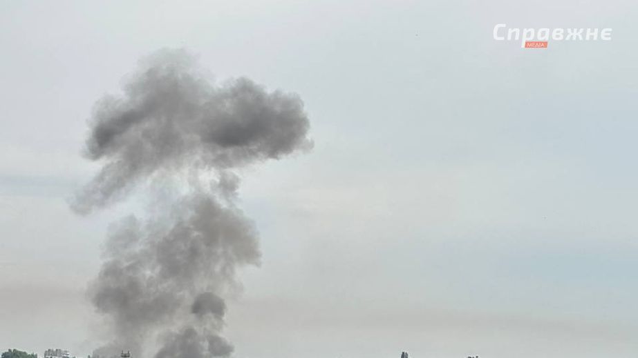 Враг атаковал склад в Запорожье: возник пожар