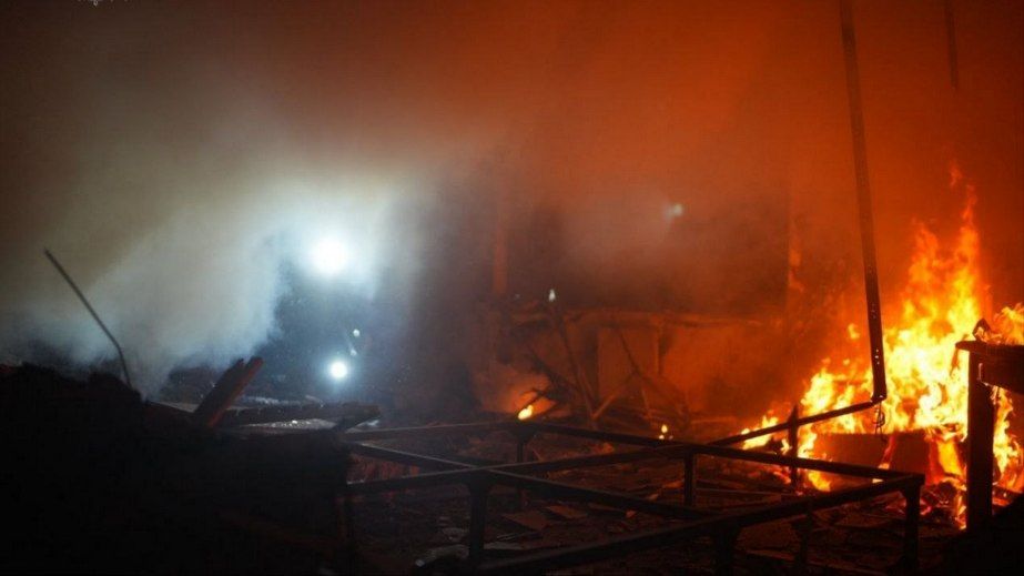Жертва та шестеро поранених: вночі РФ вдарила по Запоріжжю