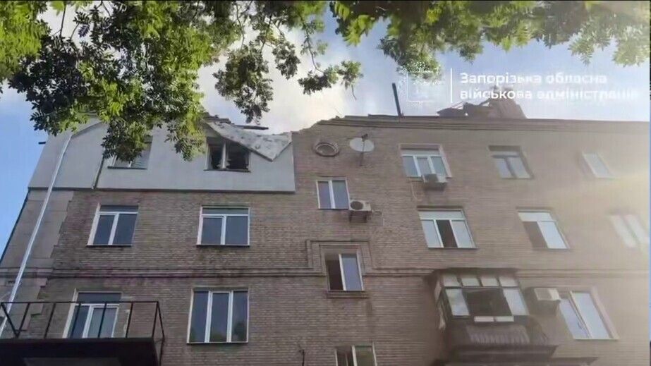 Российский дрон повредил многоэтажки в Запорожье