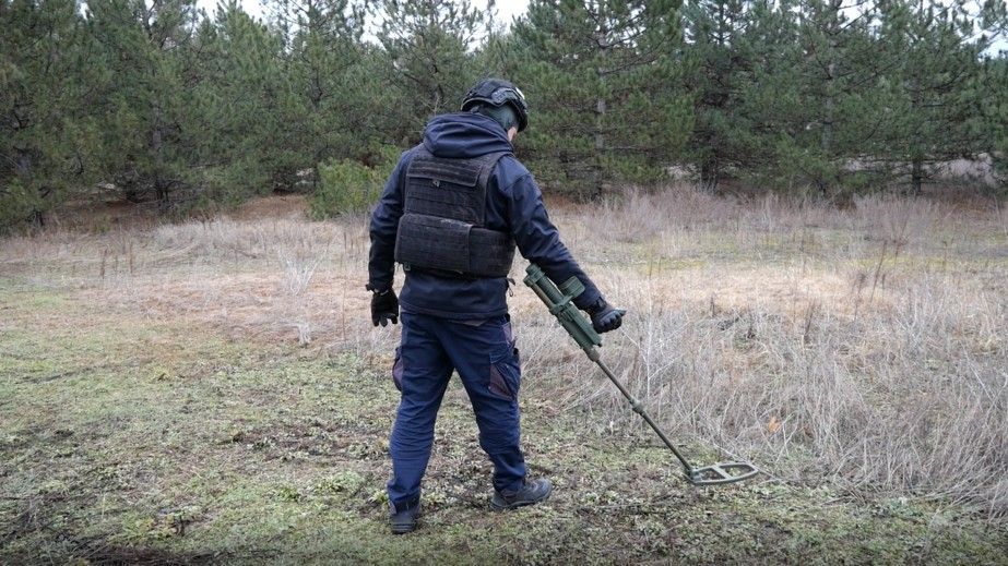 Почти десяток опасных боеприпасов обезвредили саперы Запорожья