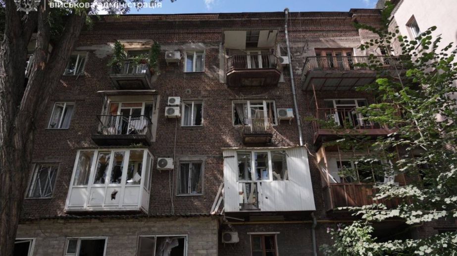 Удар по Запоріжжю: пошкоджено 17 багатоповерхівок, дитсадок і соццентр