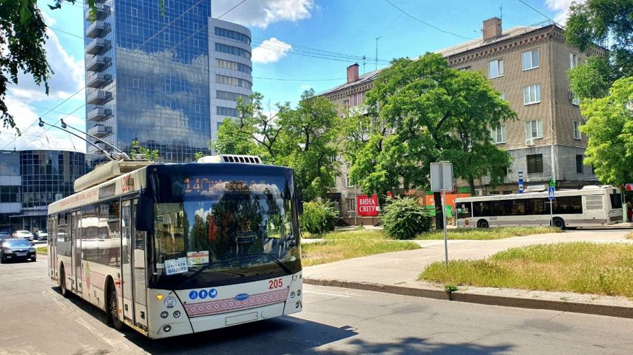 Обмеження на Космічній: рух двох тролейбусів перекрили в Запоріжжі