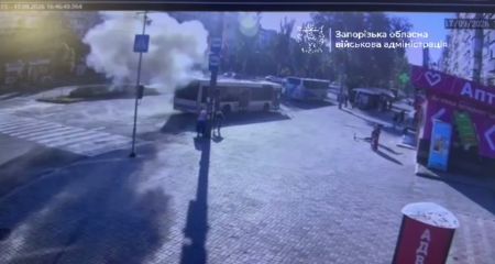 FPV-дрон влучив у автобус на Космосі в Запоріжжі &ndash; поранені пасажири