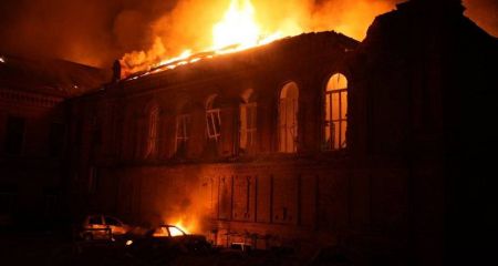 Ворог атакував Запоріжжя: пошкоджені багатоповерхівки, ТЦ і виш