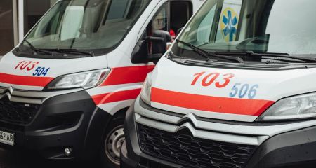 15 хвилин реанімації: у Запоріжжі лікарі врятували жінку в авто "швидкої"