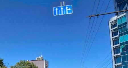 Безпека руху: дорожні знаки оновлюють у Запоріжжі