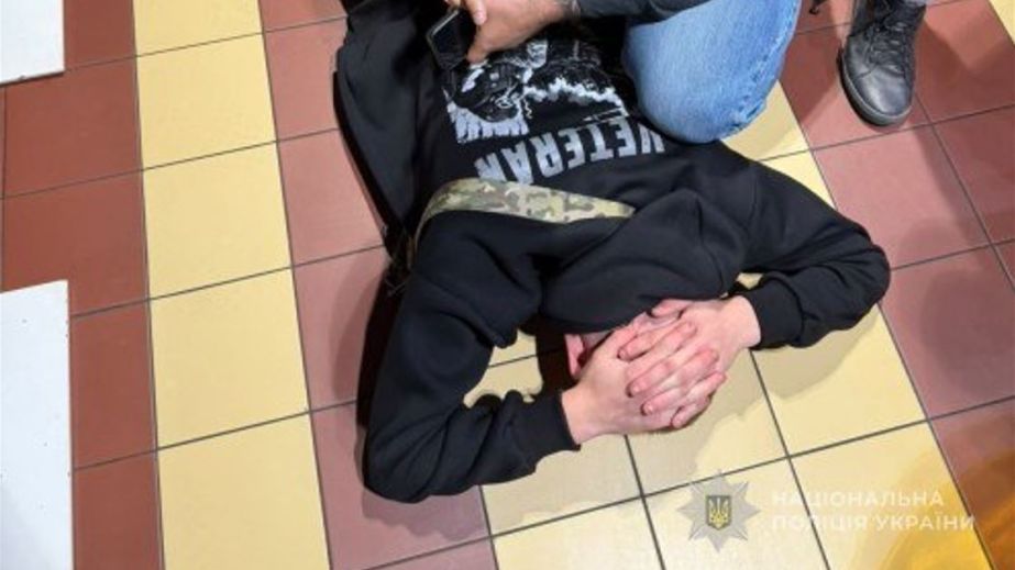 Ударил ножом в грудь: в Запорожье за убийство задержали 18-летнего парня
