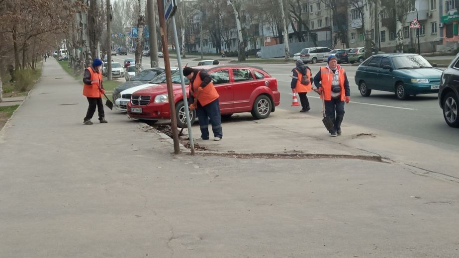 813 тонн наносного ґрунту прибрали з вулиць Запоріжжя за тиждень