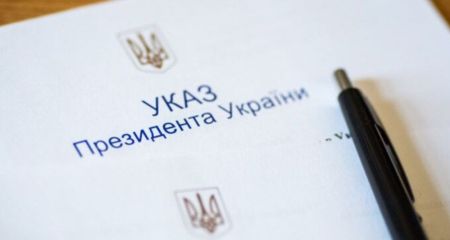 Трех педагогинь из Запорожья наградил президент Украины