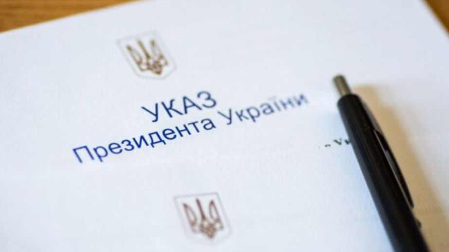 Трех педагогинь из Запорожья наградил президент Украины
