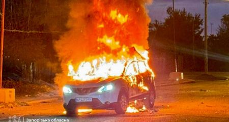 Ворожий дрон спалив автівку в Запоріжжі &ndash; водій загинув на місці