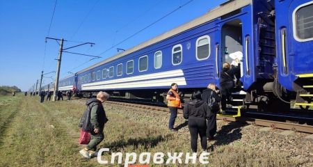"Евакуація!": як запоріжці під обстрілами мандрують залізницею