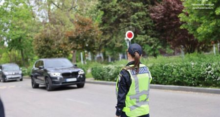После взрывов в центре Запорожья заблокировано движение автомобилей