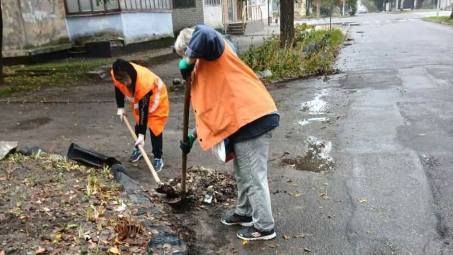 Борьба с ливнем: городские службы спасают улицы Запорожья от воды