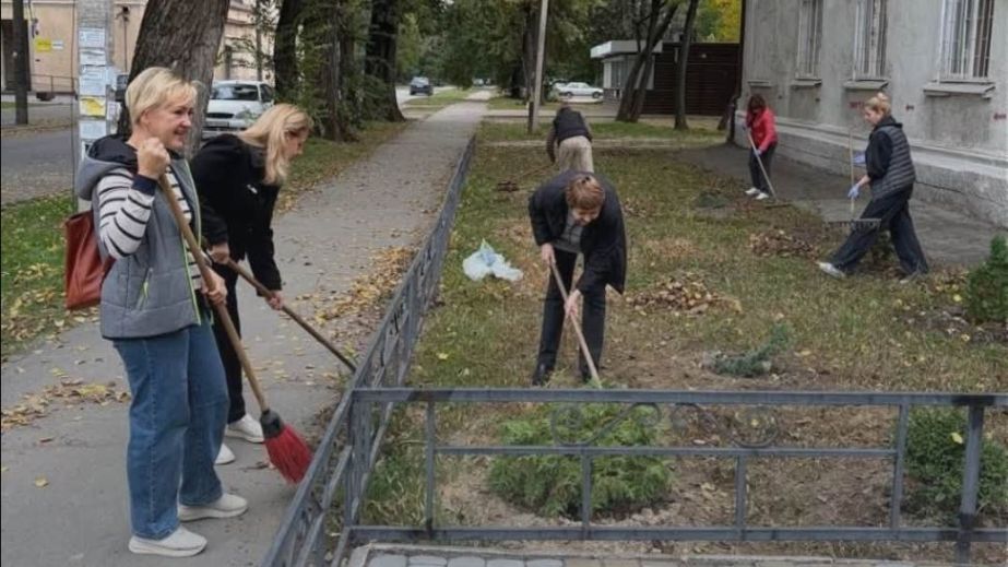 Масштабне осіннє прибирання: містяни долучаються до толоки