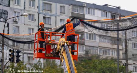 Мільйон "квадратів" сіток від дронів та нові укриття: як захищають Запоріжжя