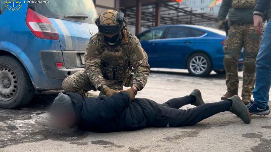 1500 долларов взятки получил запорожец от потенциального уклониста