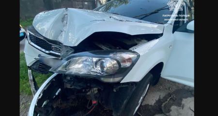 У нетверезому стані запоріжець на автівці таранив дерево