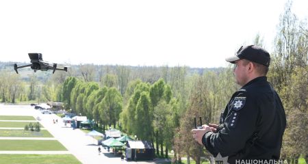 Шестилетнюю девочку, потерявшуюся в парке Запорожья, нашли с помощью дрона полиции