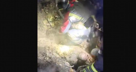 Дістали з-під завалів: епізод нічної рятувальної операції показав очільник Запорізької ОВА
