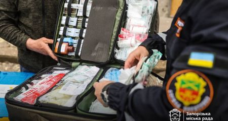 50 тактичних рюкзаків-аптечок передали чиновникам та медзакладам Запоріжжя