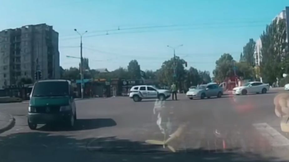 Ще двох водіїв у Запоріжжі покарали за ігнорування хвилини мовчання