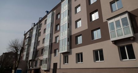 "Не було ні стін, ні балкону”: в Запоріжжі відновлюють зруйновану багатоповерхівку