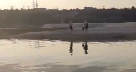 В Запорожье внезапное поднятие воды в Днепре заблокировало людей на Дубовом