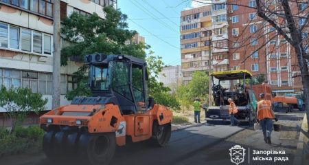 В Запорожье ремонтируют внутриквартальную дорогу между домами на Водограйной