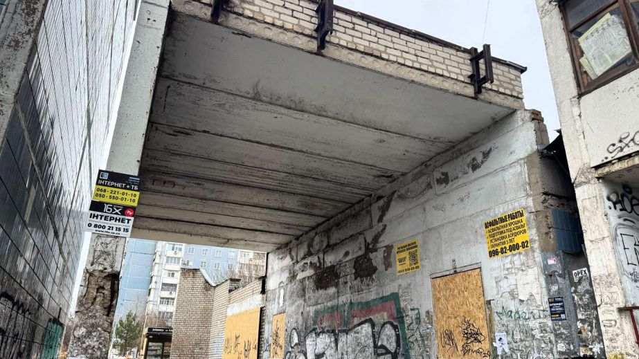 В Хортицькому районі Запоріжжя демонтують вуличні арки