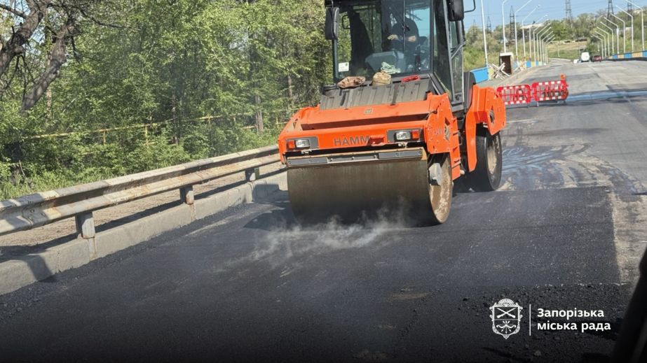 Десятки тысяч метров дорог отремонтировали за месяц в Запорожье