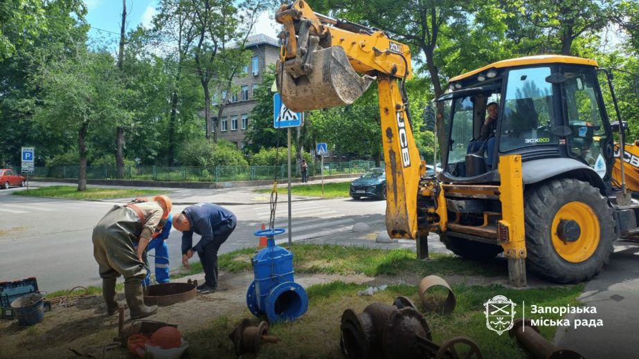 У Запоріжжі комунальники лагодять водогони – де саме