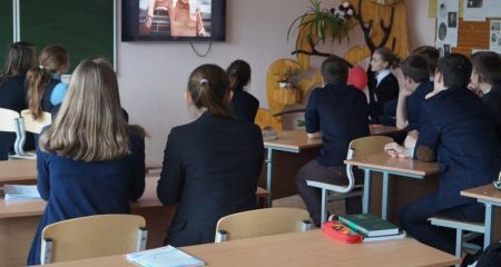 "Культ лідера": у школах на ТОТ демонструватимуть фільм про Путіна