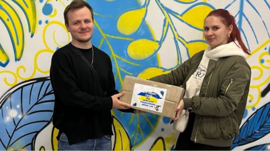 Чотири тонни гуманітарки передали запоріжці військовим на фронт