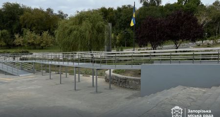 Пандус у парку відповідає нормам: у міськраді відреагували на скарги запоріжців