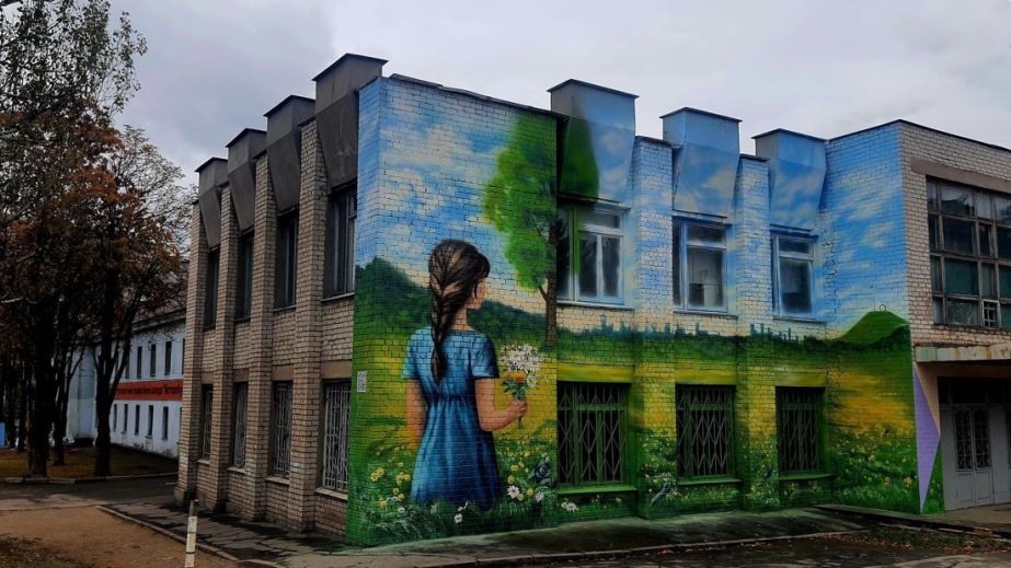 "Жизнь среди опасности": новый символический мурал появился в Запорожье