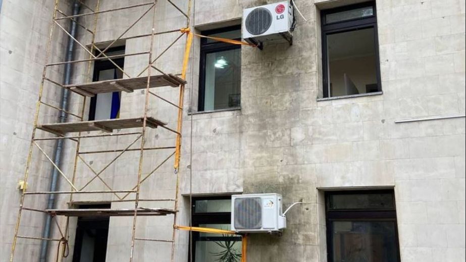 Будівля запорізької митниці постраждала внаслідок атаки РФ – кадри