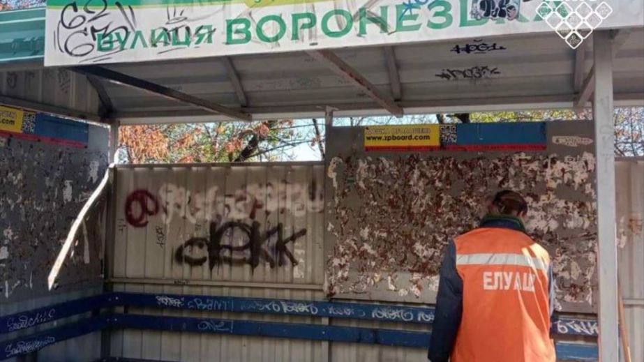 Пострадавшие от рук вандалов остановки восстановили в Запорожье