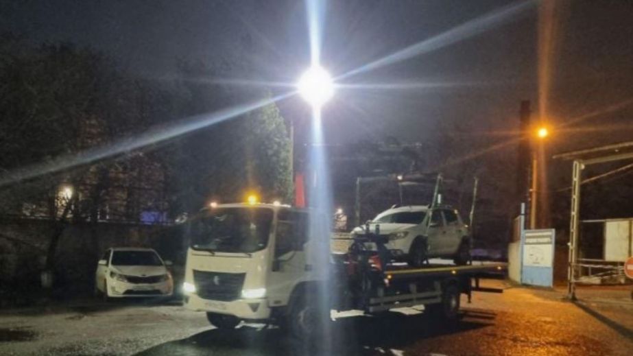 В оккупированном городе на Запорожье массово эвакуируют припаркованные авто