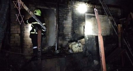 У Запорізькому районі горіла дача: постраждала людина