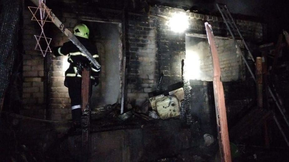 У Запорізькому районі горіла дача: постраждала людина