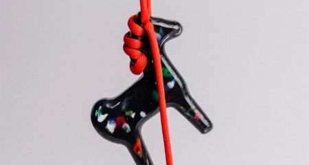 Унікальний аксесуар створили з переробленого сміття із запорізької Хортиці