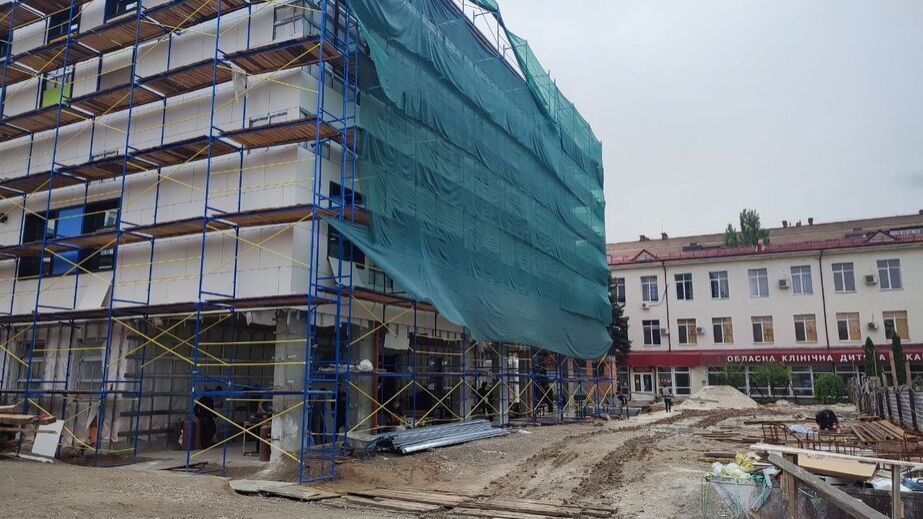 У Запоріжжі будівництво нового корпусу лікарні затягується через логістичні складнощі