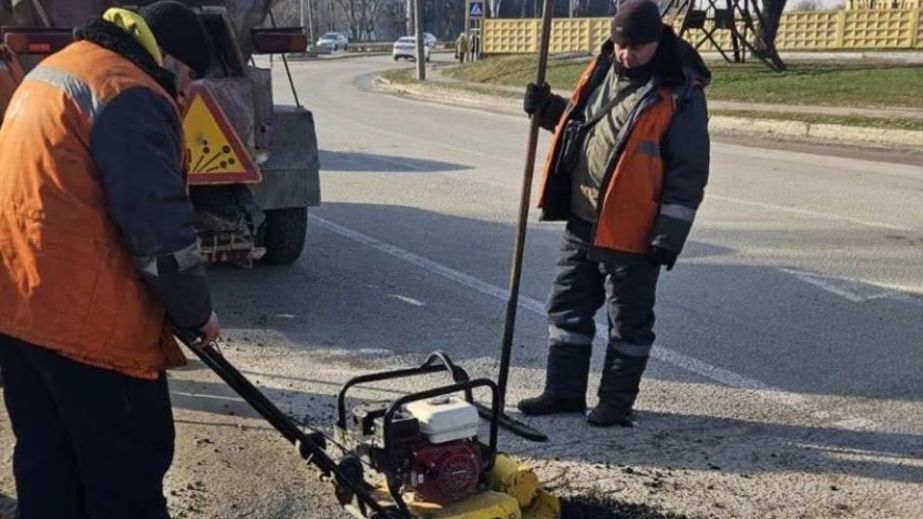 Еще одну дорогу начали ремонтировать в Шевченковском районе Запорожья