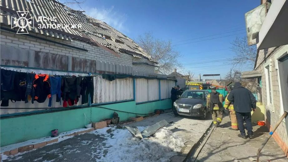 Ворожий дрон поцілив у будинок в Запоріжжі – подробиці від ДСНС