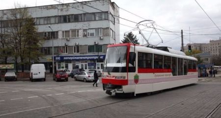 Замість трамваїв &ndash; автобуси: у Запоріжжі на 3 тижні обмежать рух електротранспорту