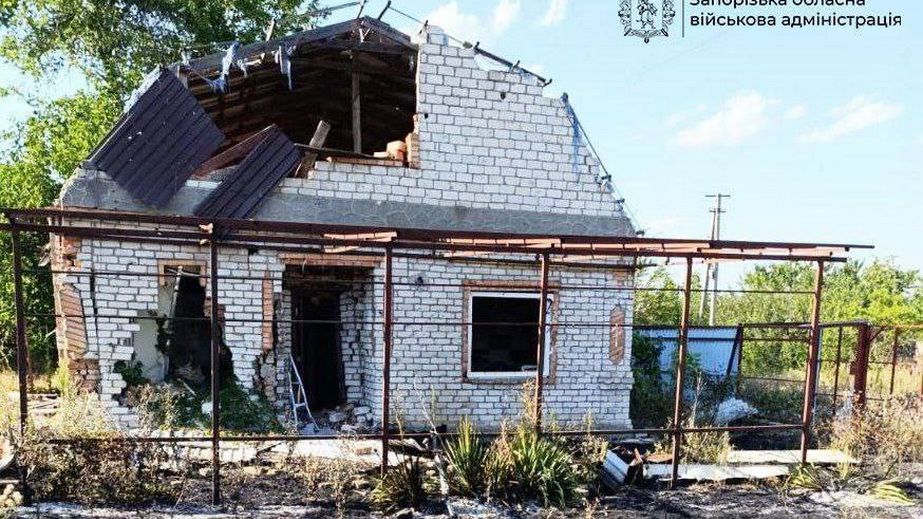 Десятки разрушенных домов: враг нанес 560 ударов по громадах Запорожья