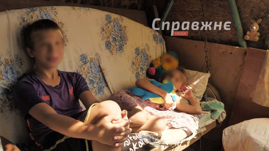 "Казав мамі, треба виїздити": життя дітей за 12 км від Запорізького фронту