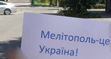 Акции тихого сопротивления оккупации проходят в Мелитополе и Бердянске – кадры